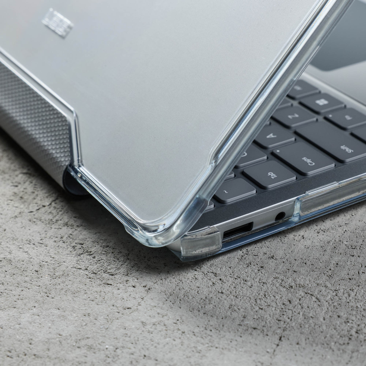 The simple design and translucent backing makes the UAG Plyo case essential for anyone looking for minimalistic and lightweight military-grade protection.
