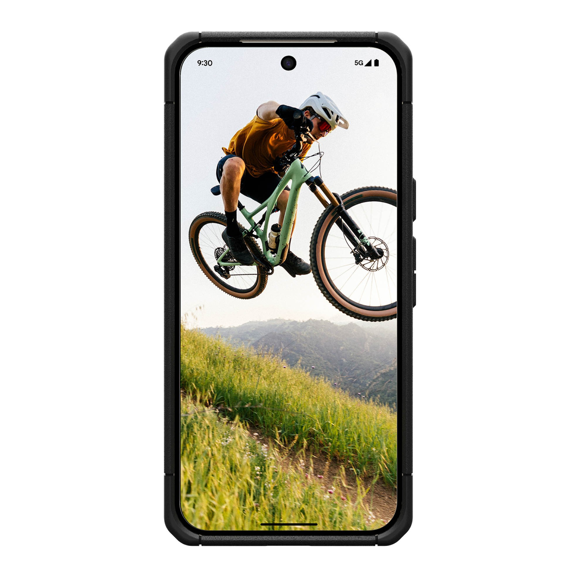 Inspired by modern wanderers, the UAG Scout Series case features a featherlight composite construction of strong and durable TPU.