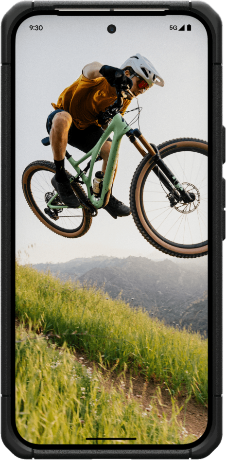 Inspired by modern wanderers, the UAG Scout Series case features a featherlight composite construction of strong and durable TPU.