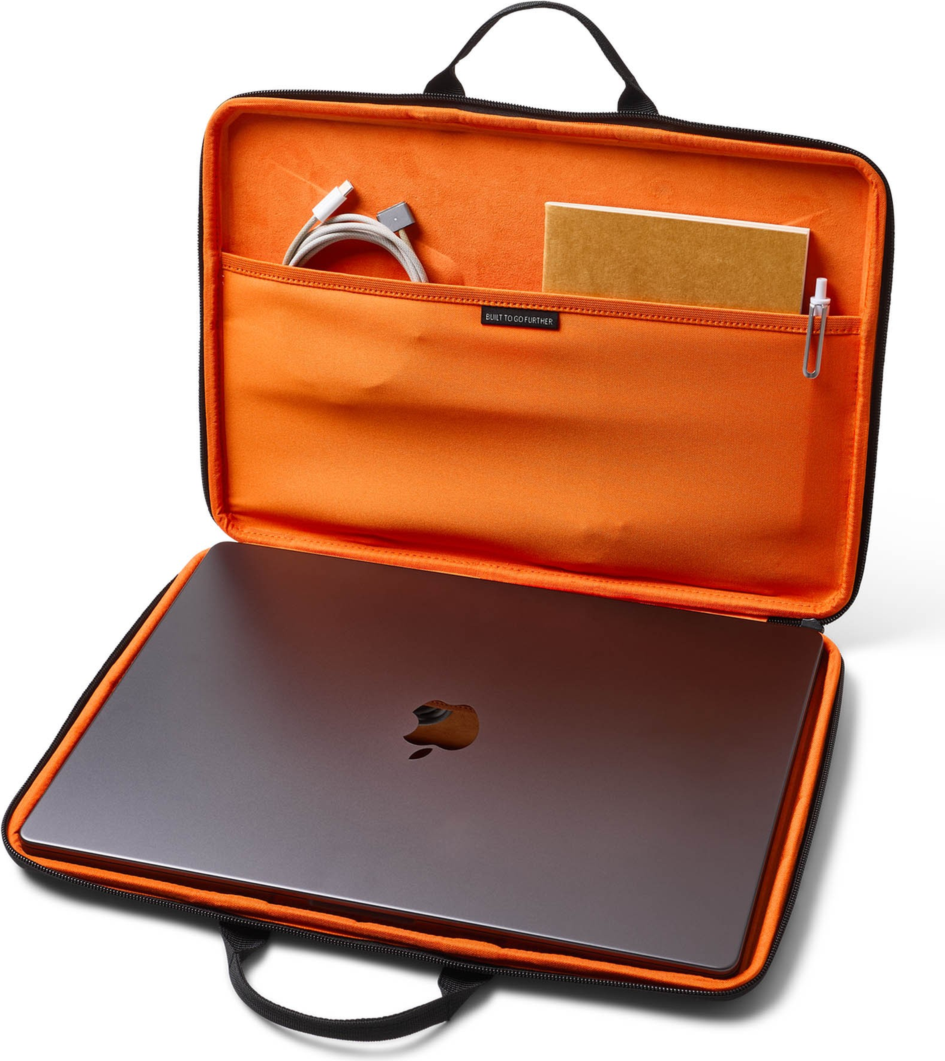 <p>The UAG Civilian Shock Sleeve offers premium protection, sleek style, and convenience for 16” laptops.</p>