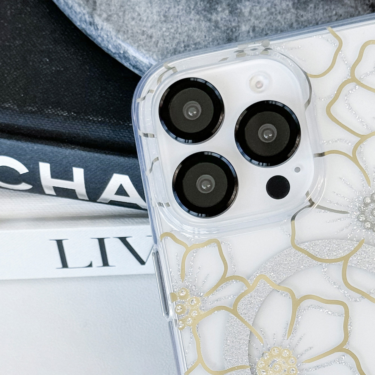 Keep the camera lens on your device in tip top shape with the Case-Mate Aluminum Ring Glass Lens Protector.