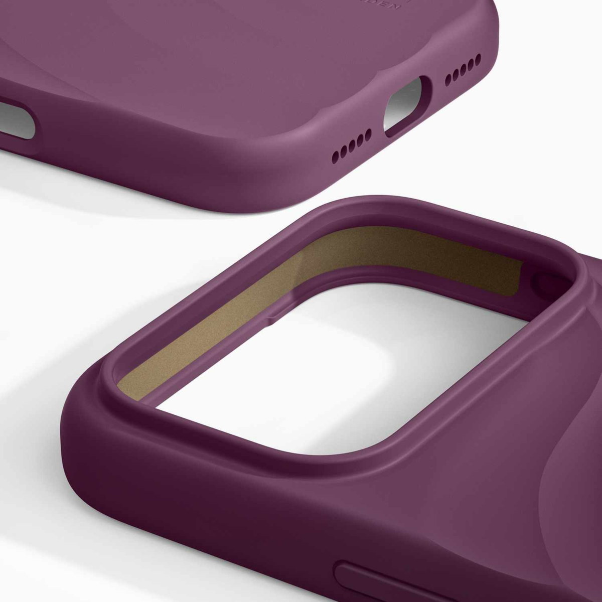 Ideal of Sweden - Coque Soft Swirl MagSafe en velours couleur prune pour iPhone 18 Pro/17 Pro