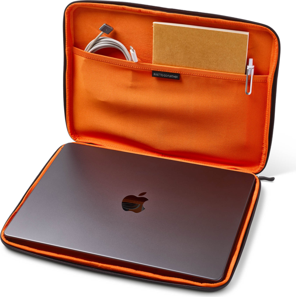 <p>The UAG Civilian Laptop Sleeve is designed to offer lightweight protection and modern style for 16” laptops.</p>