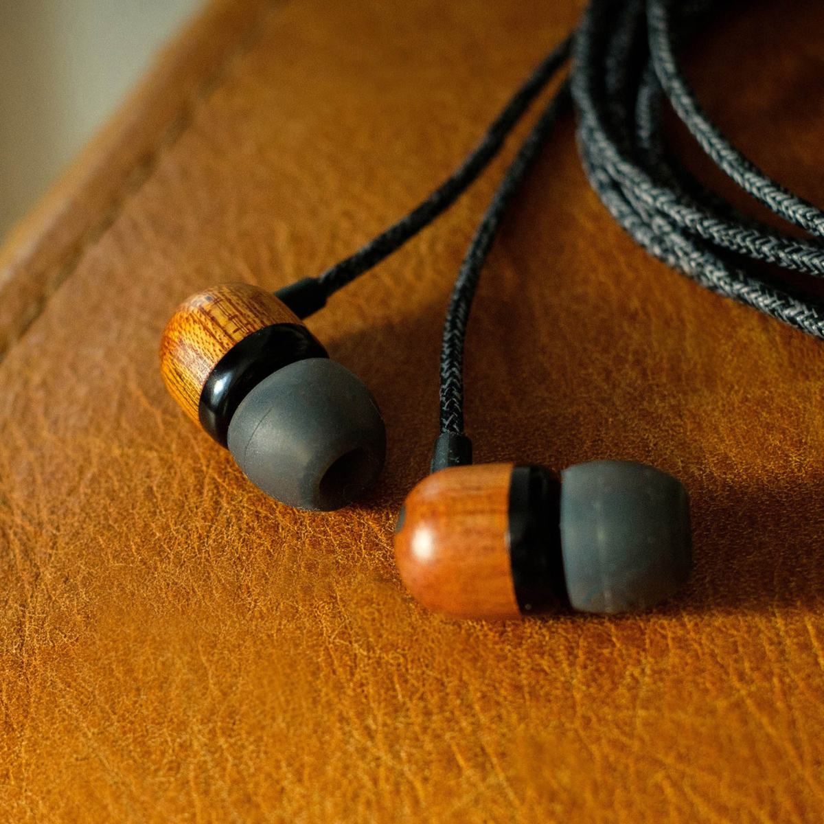The House of Marley Smile Jamaica USB-C earbuds deliver clear, powerful sound with plug-and-play convenience, a tangle-resistant cable, in-line mic, and sustainably crafted materials for reliable everyday listening.