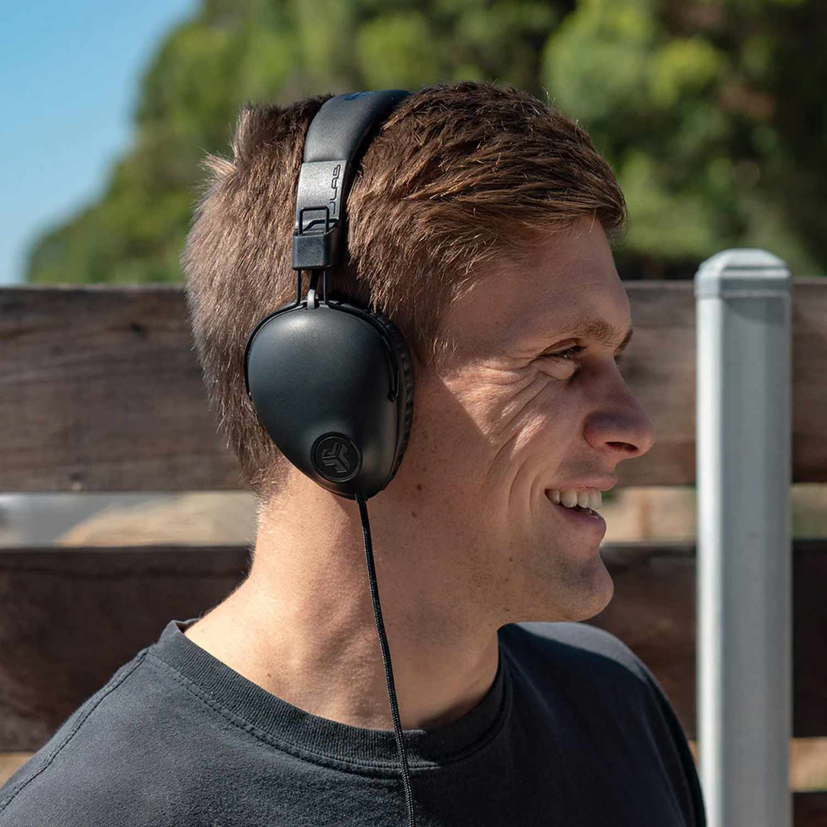 JLab Audio Studio Pro Wired Over-Ear Casque Filaire Noir