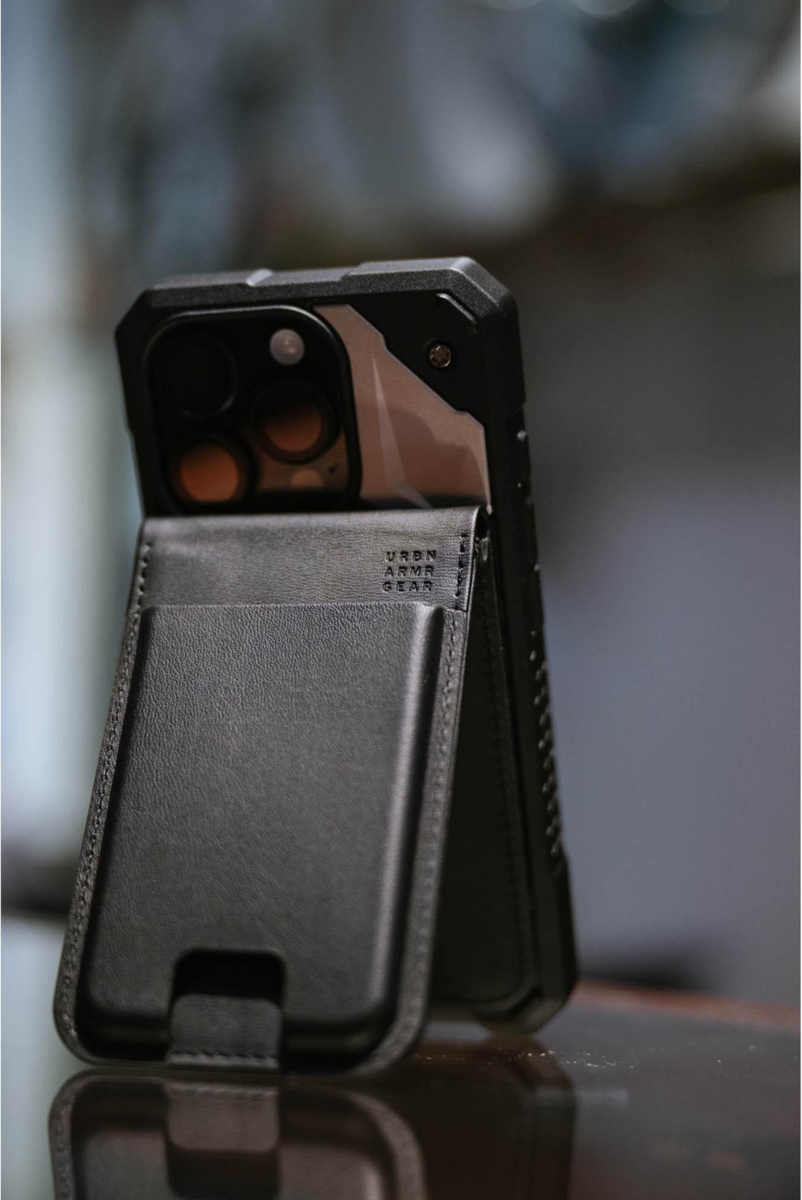 <p>The UAG Metropolis Wallet with Kevlar® offers a versatile solution for carrying cards and bills, featuring RFID, a multi-angle kickstand, and strong magnetic attachment compatible with MagSafe.</p>