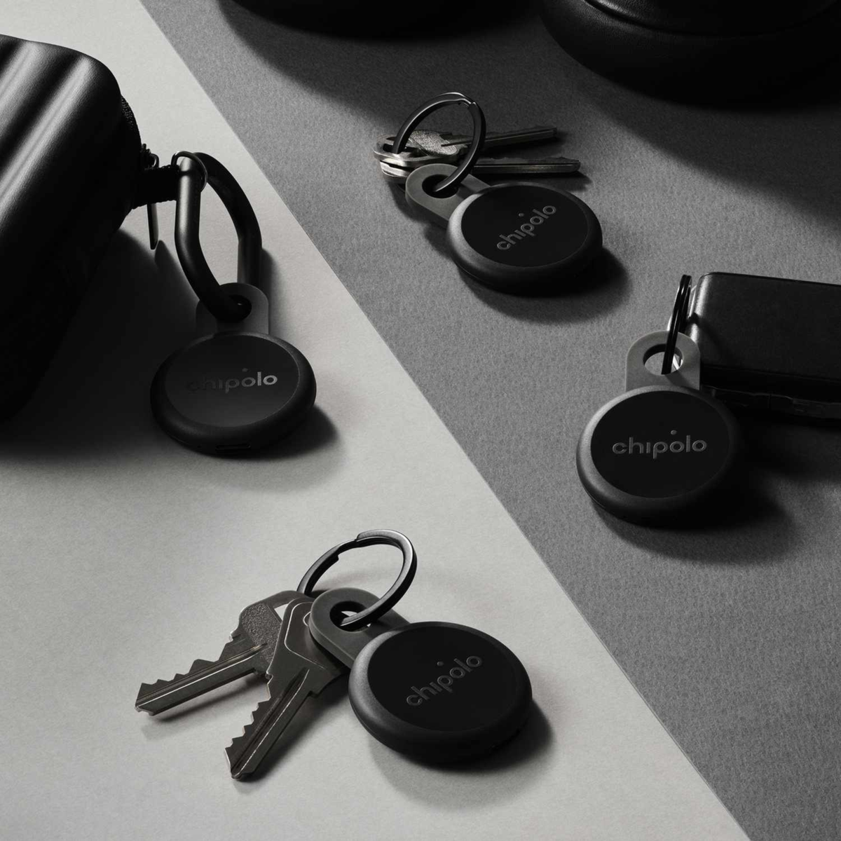 Chipolo - LOOP Tracking Tag x 4 (Works with Android's Find Hub Device or Apple Find My) - Charcoal