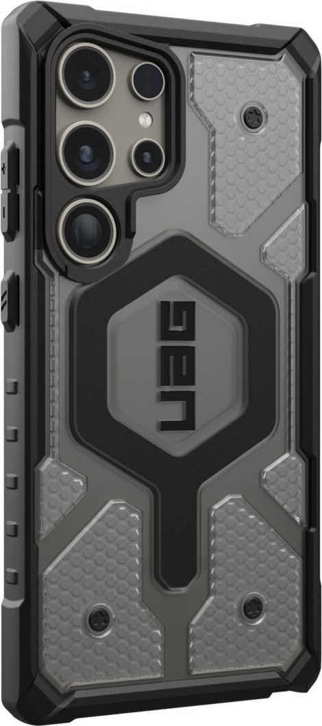 <p>Designed with action and adventure in mind, the UAG Pathfinder Clear Pro case provides serious protection and features a built-in magnet module.</p>