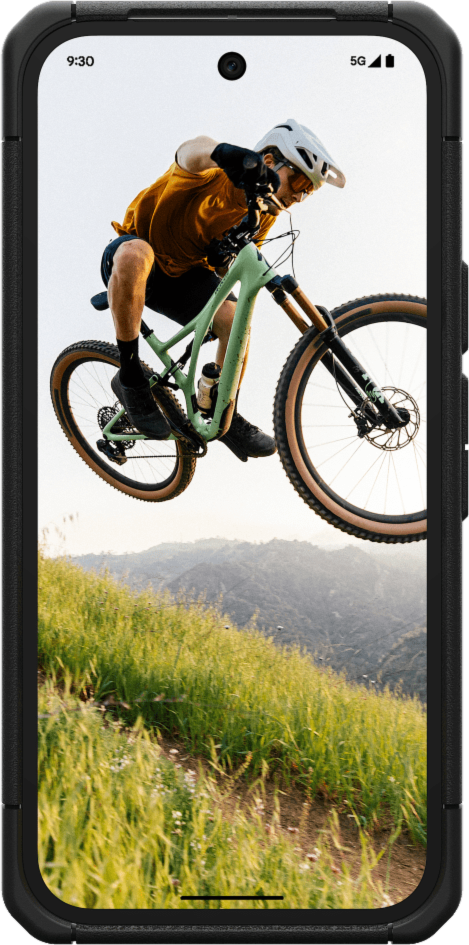 Inspired by modern wanderers, the UAG Scout Series case features a featherlight composite construction of strong and durable TPU.