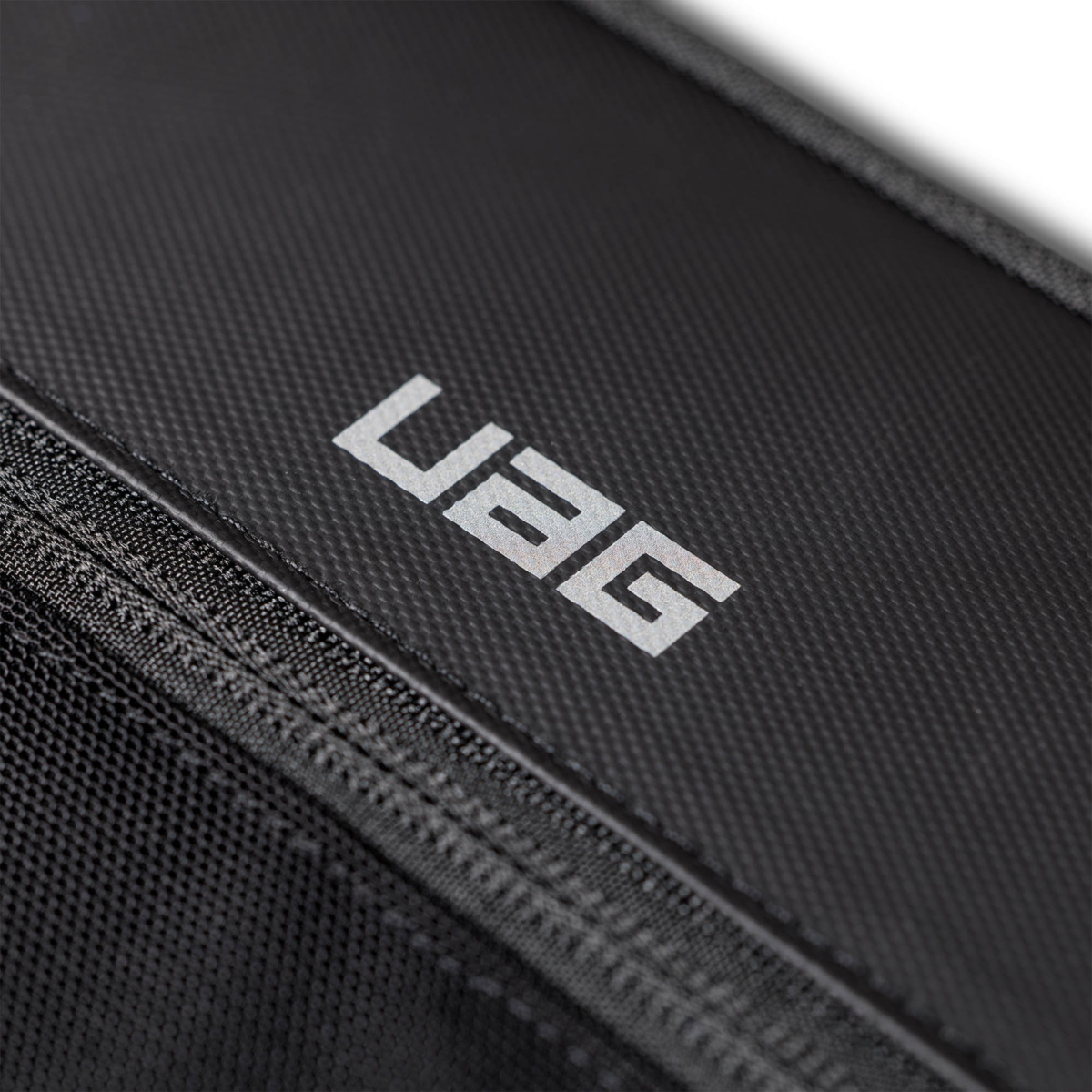 Urban Armor Gear (UAG) - Dryout Ulti Laptop Sleeve 16in - Black